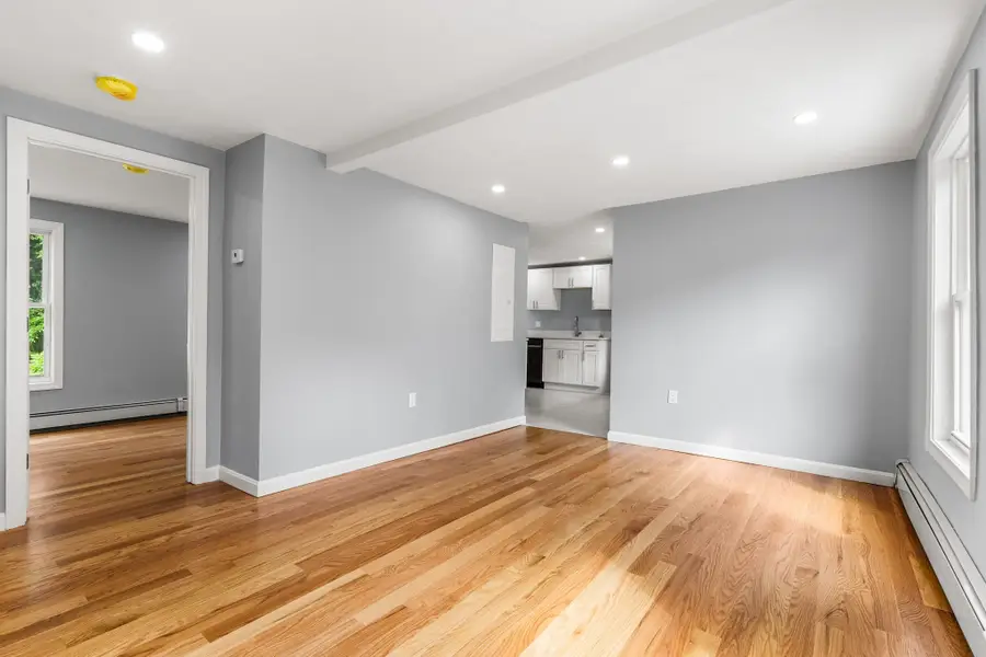 11 Lorenzo St, Leominster, MA 01453 - #2