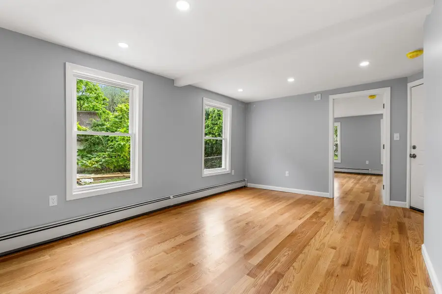 11 Lorenzo St, Leominster, MA 01453 - #3