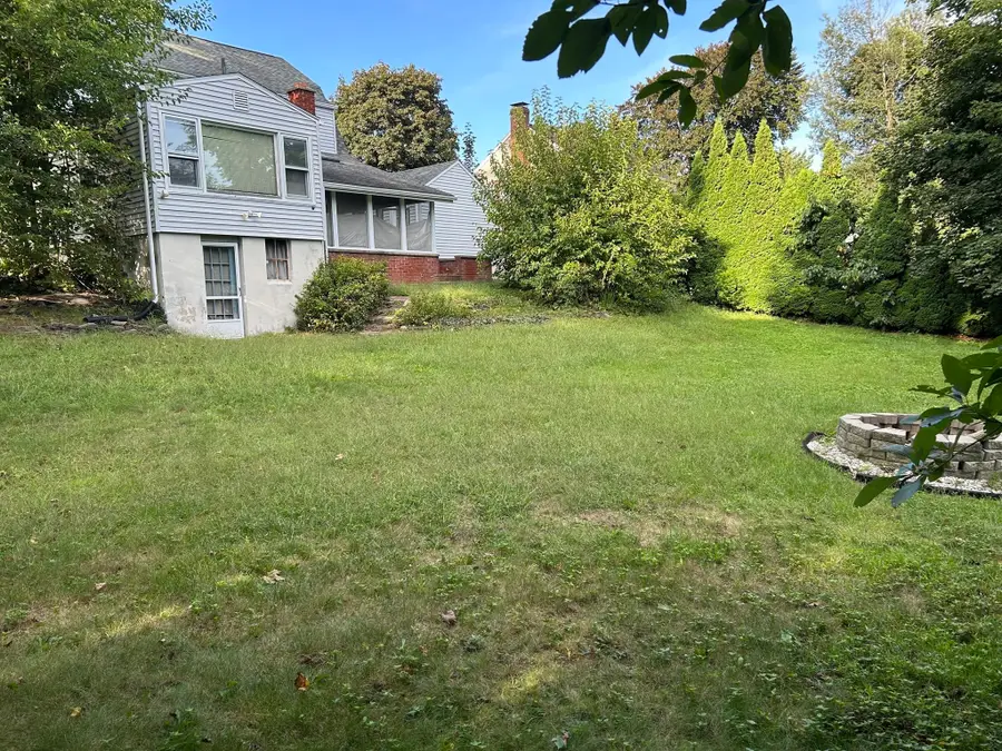 27 Hilltop St, West Springfield, MA 01089 - #3