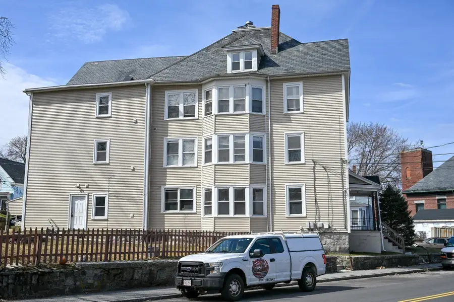 781 Lawrence St, Lowell, MA 01852 - #3