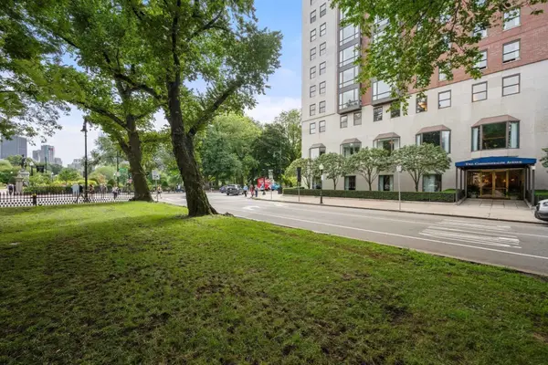2 Commonwealth #8G, Boston, MA 02116