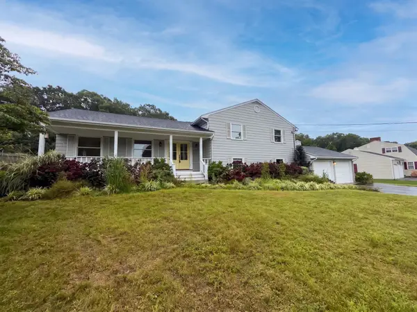 18 Sherwood Dr, Westerly, RI 02891