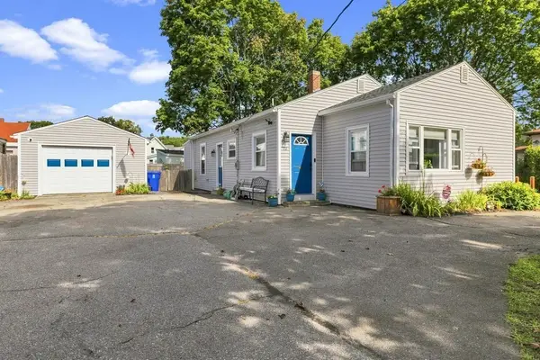 12 Waverly St, Taunton, MA 02780
