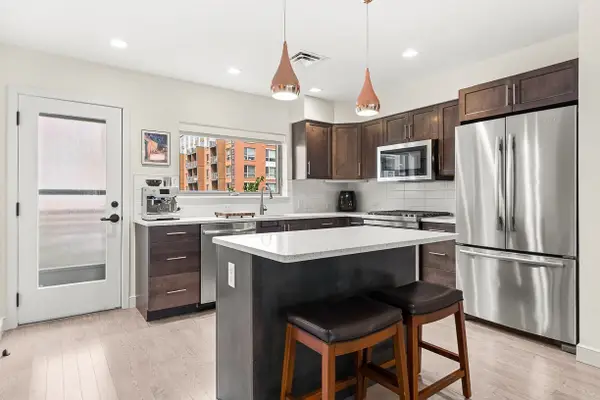 104 Liverpool St #104, Boston, MA 02128