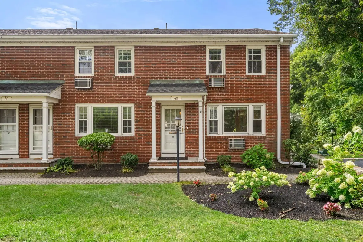 60 Lake St #E, Winchester, MA 01890 - #1
