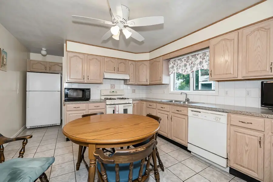 22 Victoria St, Somerville, MA 02144 - #3