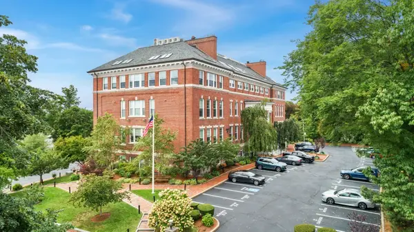 52 Sanborn Street #202, Reading, MA 01867