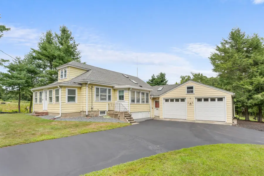 225 Page St, Avon, MA 02322 - #3