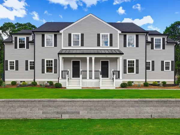 35R Poquanticut Ave #R, Easton, MA 02356