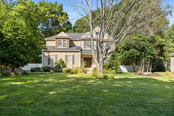 60 Shufelt Rd, Walpole, MA 02071