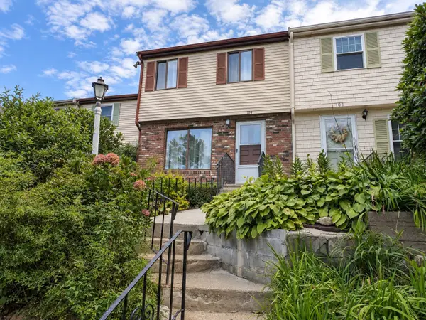 104 Village Dr #104, Bourne, MA 02532