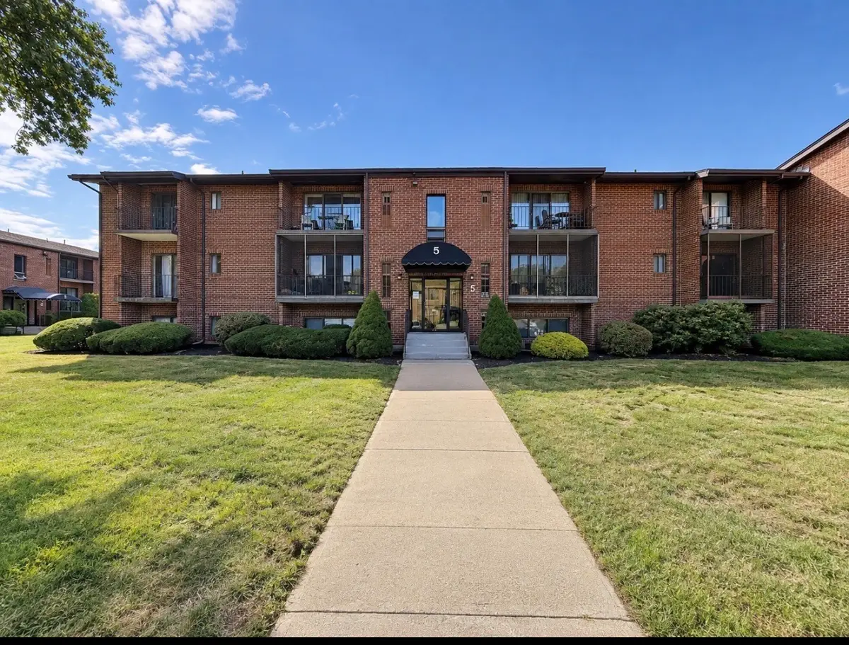 221 Oak Street #5-21, Brockton, MA 02301 - #1
