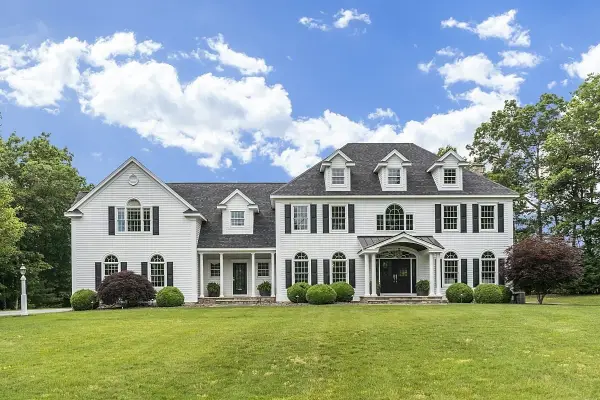 17 Bennington Rd, Windham, NH 03087