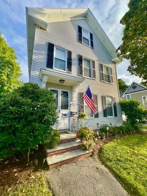 39 School St, Rockland, MA 02370