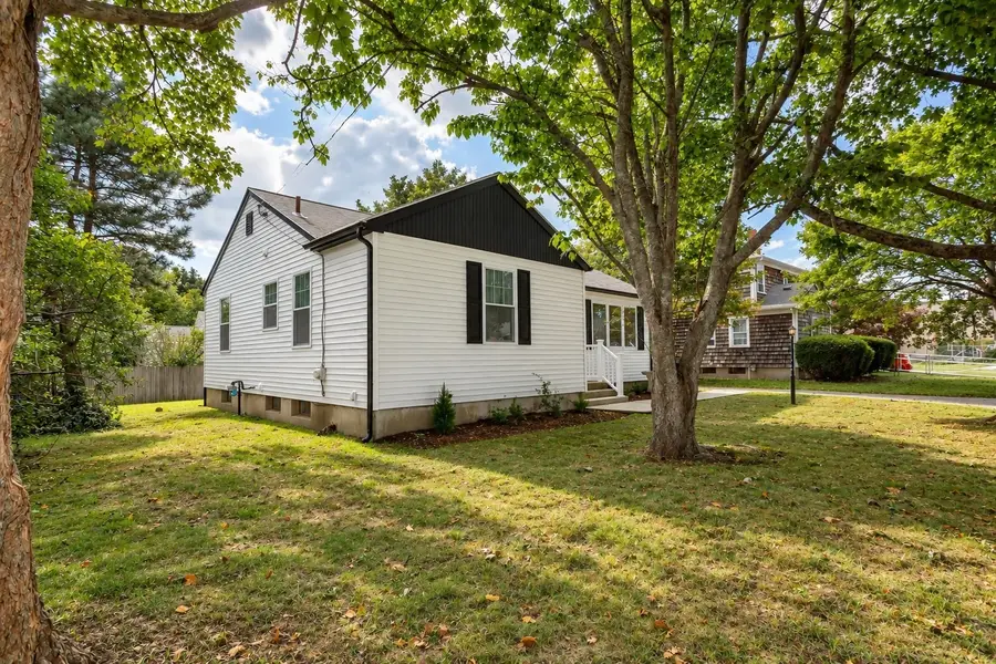 279 Caroline St, New Bedford, MA 02740 - #3