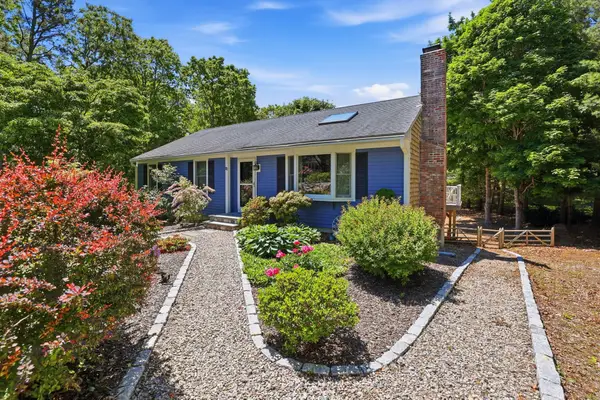 19 Ivest Circle, Falmouth, MA 02536