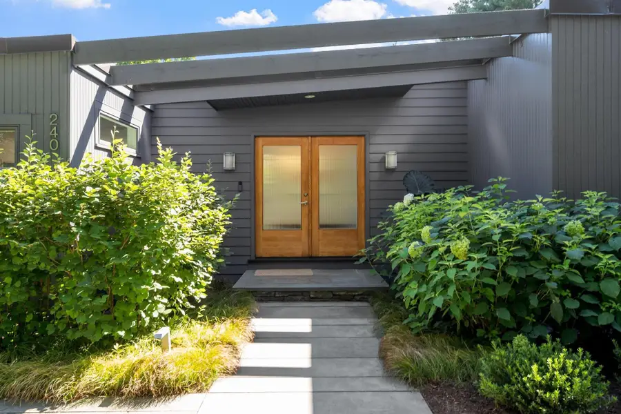 240 Concord Rd, Lincoln, MA 01773 - #3