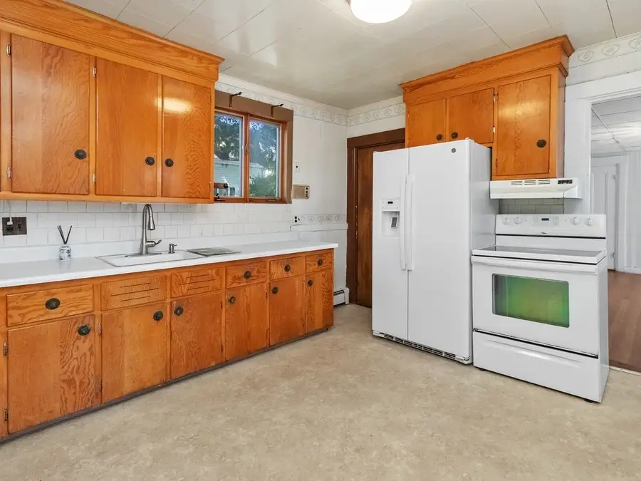 32 Vernon Street, Waltham, MA 02453 - #3