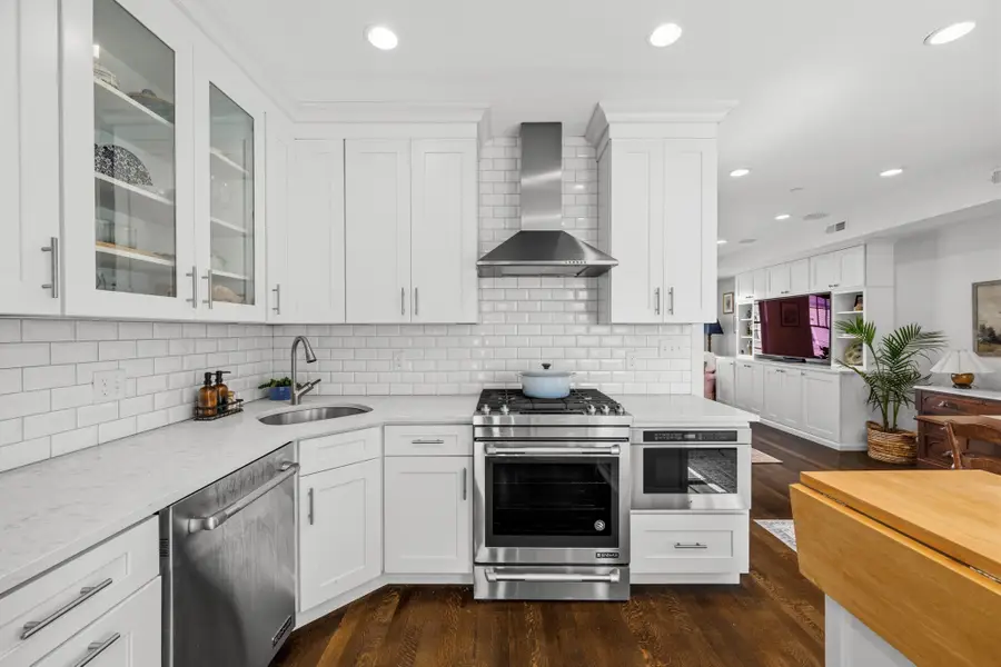213 W 5th St #2, Boston, MA 02127 - #2