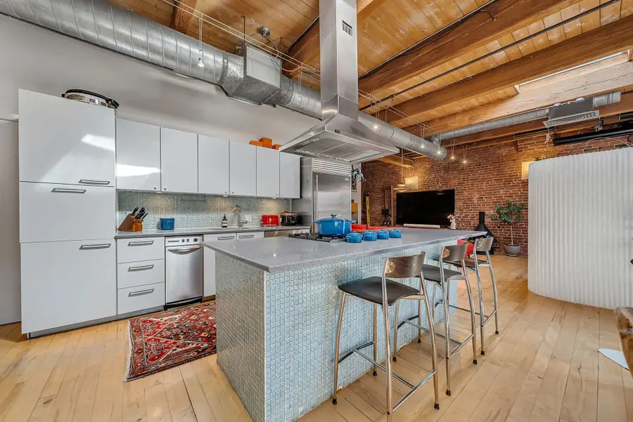 21 Wormwood St #620, Boston, MA 02210 - #3