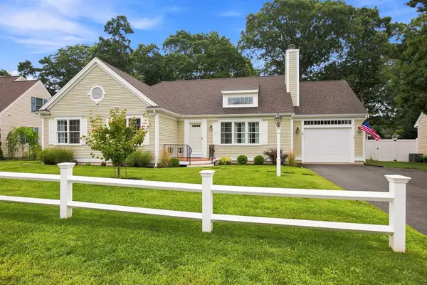 40 Settlers Ln, Barnstable, MA 02601
