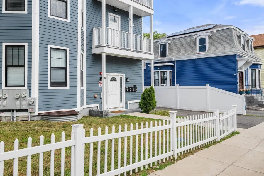 18 Albion St #2, Boston, MA 02119 - #3