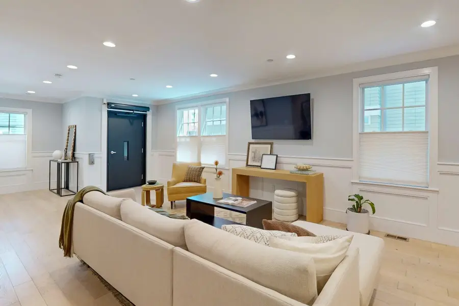 613 E 6th Street #1, Boston, MA 02127 - #3
