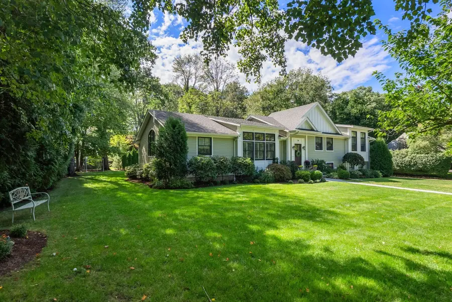 54 Edmunds Rd, Wellesley, MA 02481 - #3