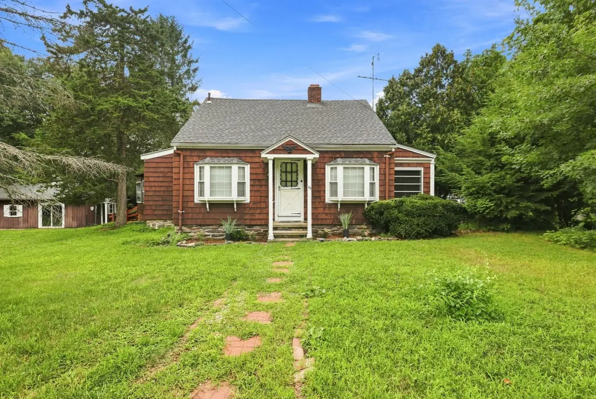 66 Charlton St, Oxford, MA 01540 - #1