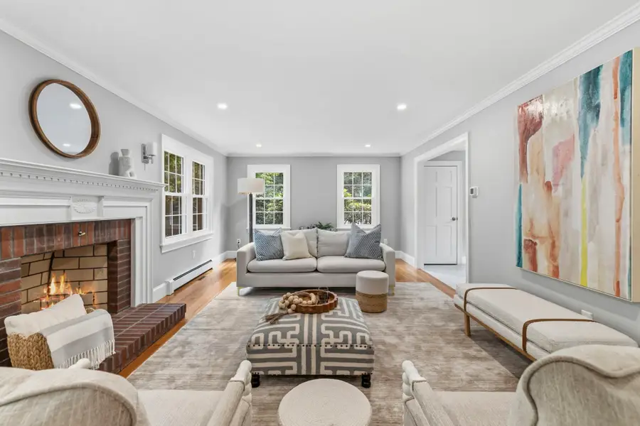 32 Parkvale Rd, Needham, MA 02492 - #3