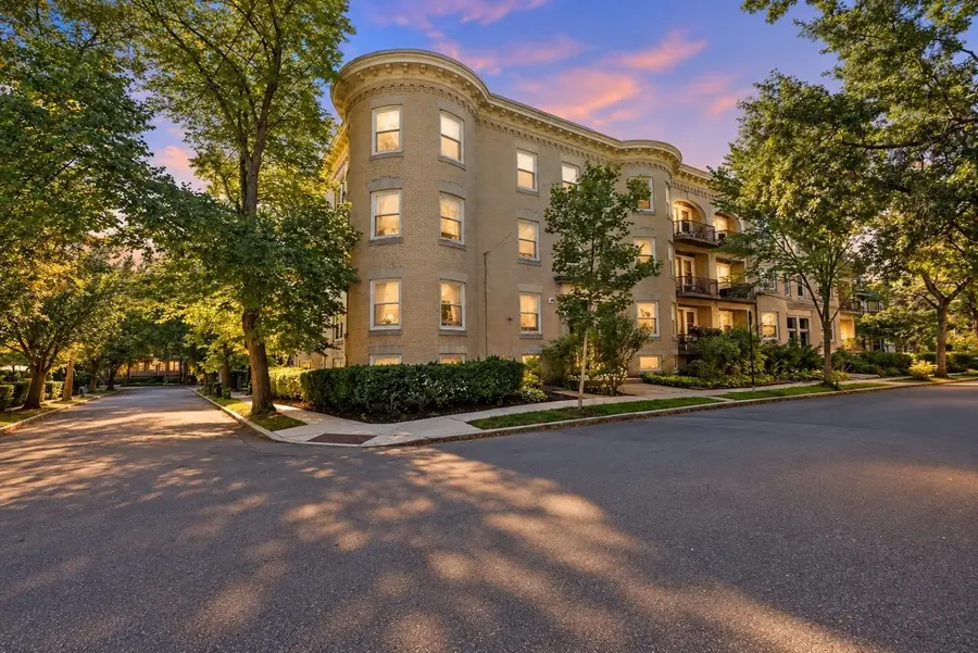 97 Fuller St #4, Brookline, MA 02446 - #2