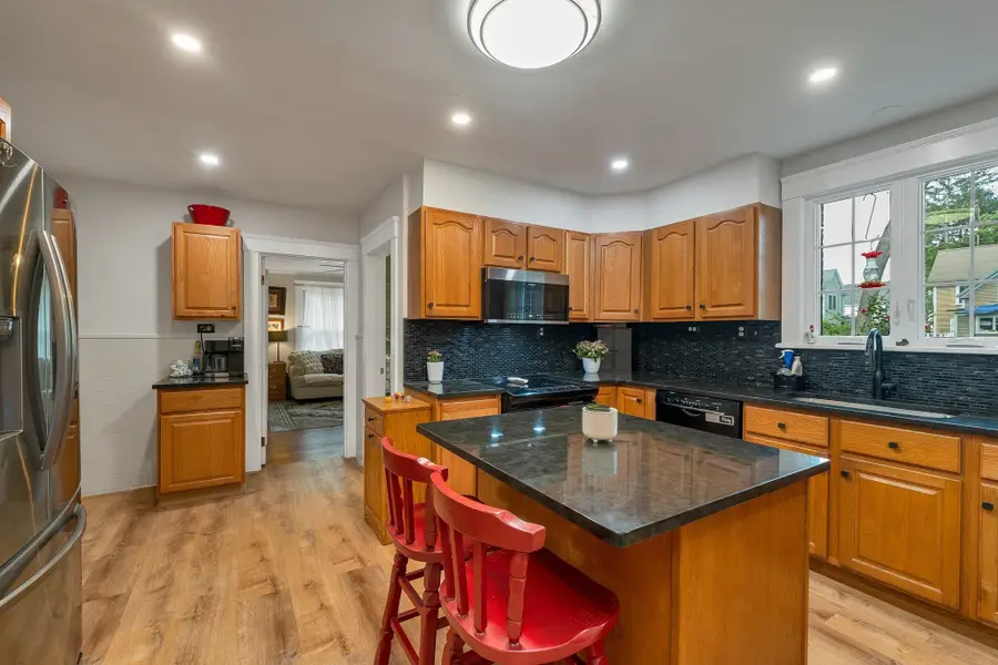 5 Grant St, North Chelmsford, MA 01863 - #3