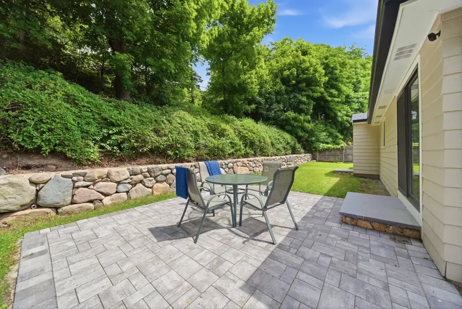 18 Travis Dr, Newton, MA 02467 - #2