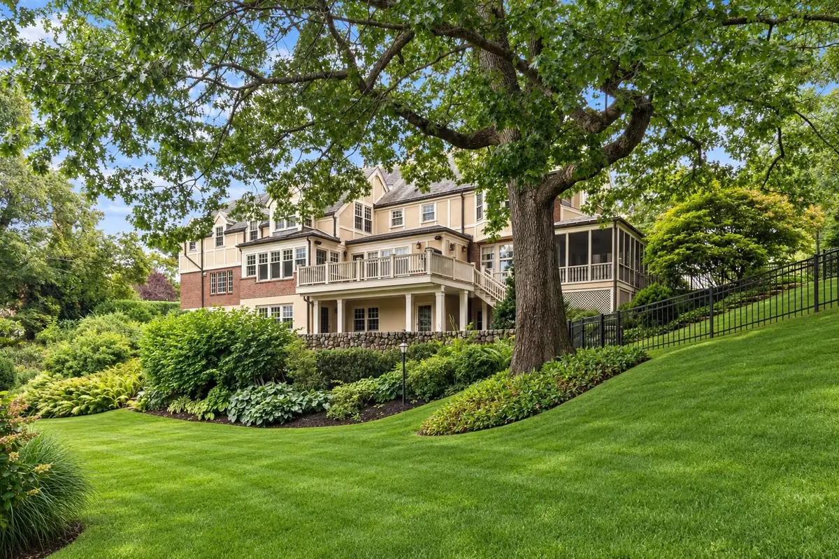 4 Dartmouth, Winchester, MA 01890 - #1