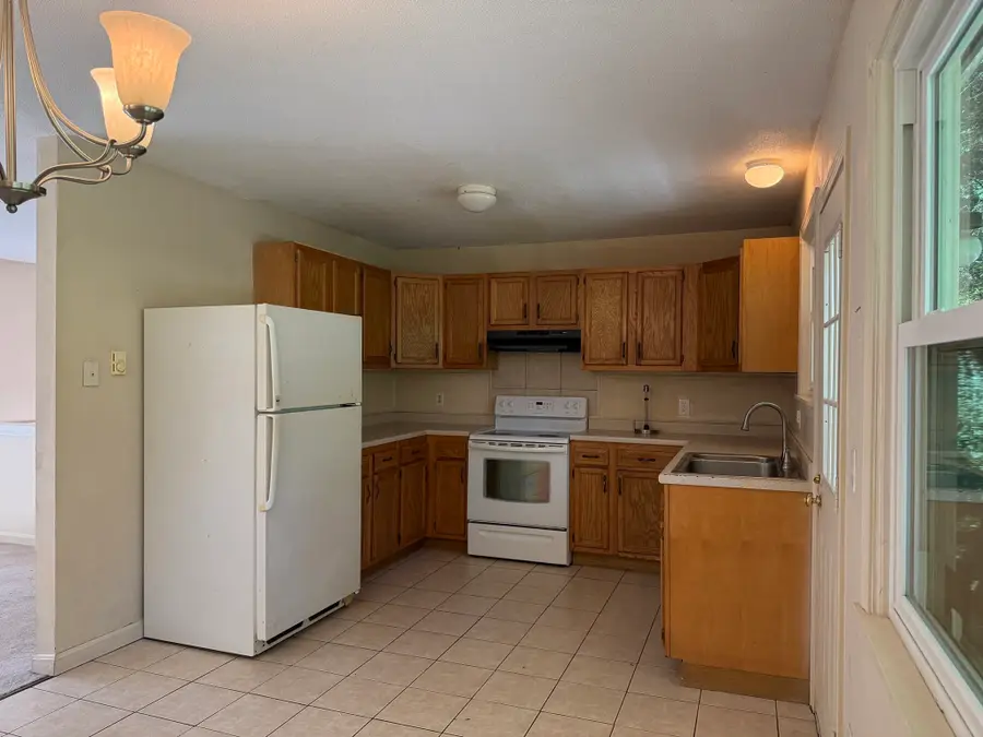 5 Edge Hill Rd, Amherst, MA 01002 - #3
