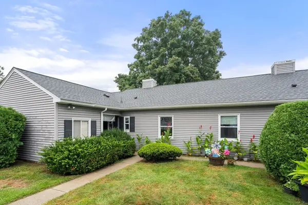 54 Horseshoe Dr #54, Chicopee, MA 01022