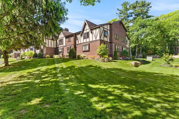12 Royal Lake #8, Braintree, MA 02184
