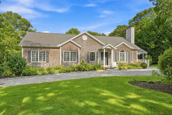 125 Mayflower Ln, Tisbury, MA 02568