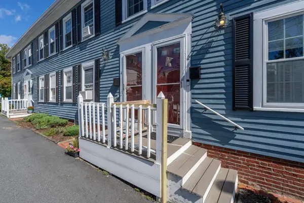 4 Rowells Ct #C, Amesbury, MA 01913