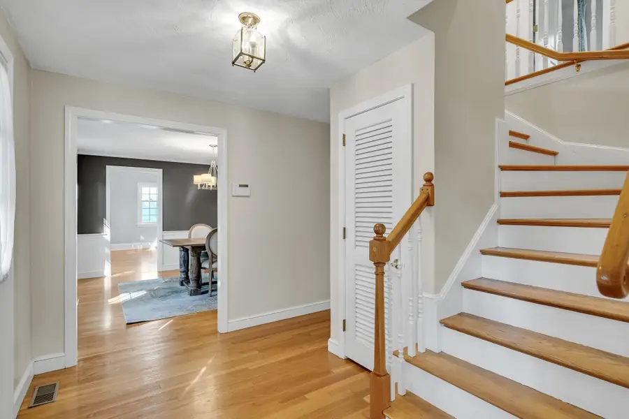 8 Barry Dr, Framingham, MA 01702 - #3