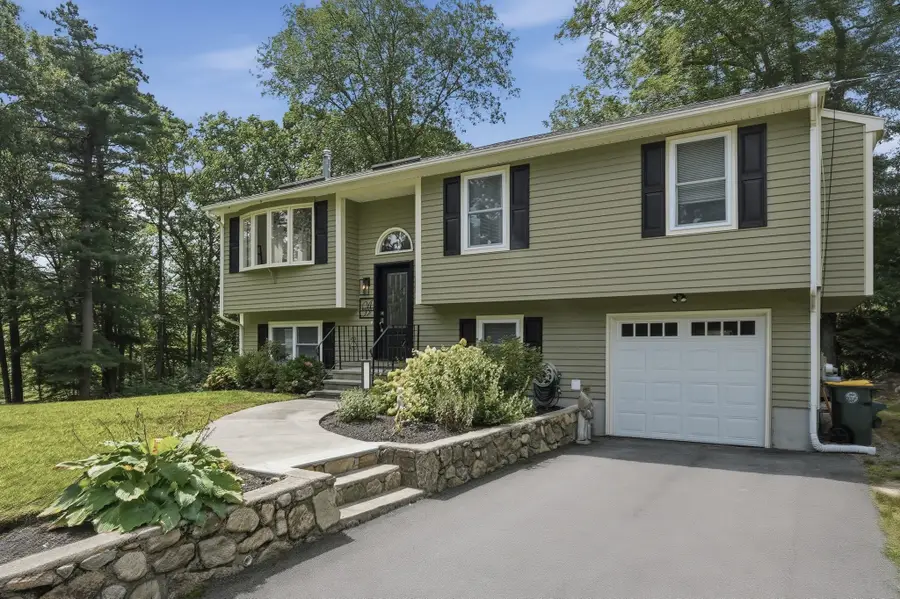 32 Mountaindale Rd, Smithfield, RI 02917 - #2
