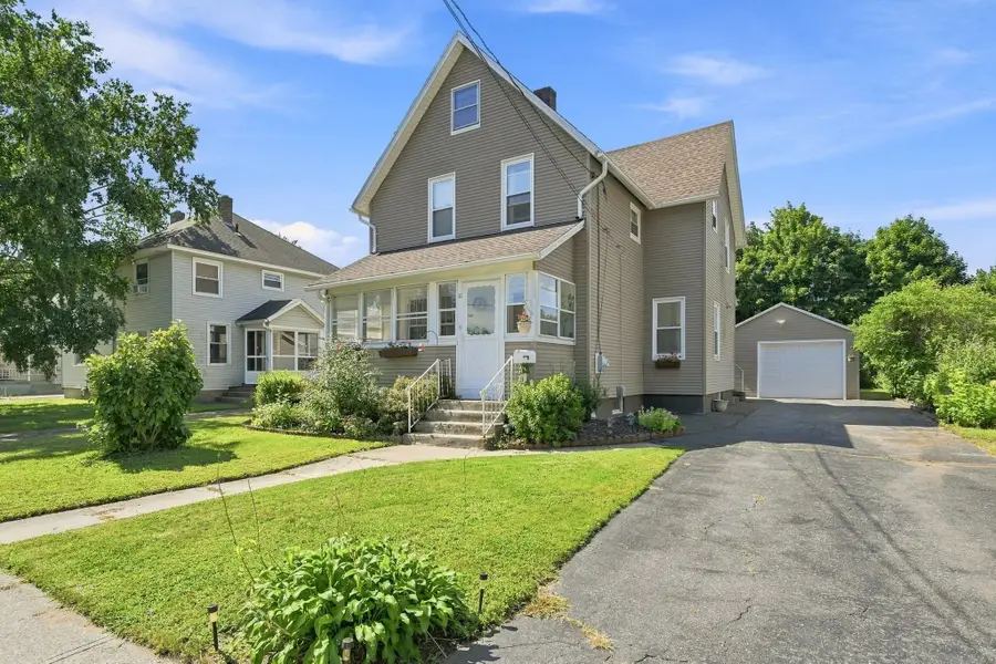 27 Elm St, Ludlow, MA 01056 - #3