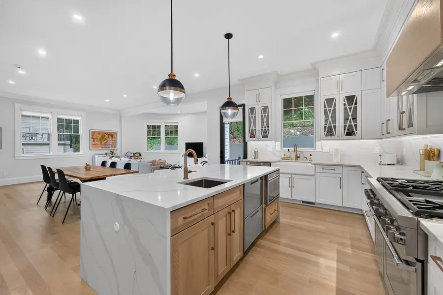 261 Tappan St #1, Brookline, MA 02445 - #3