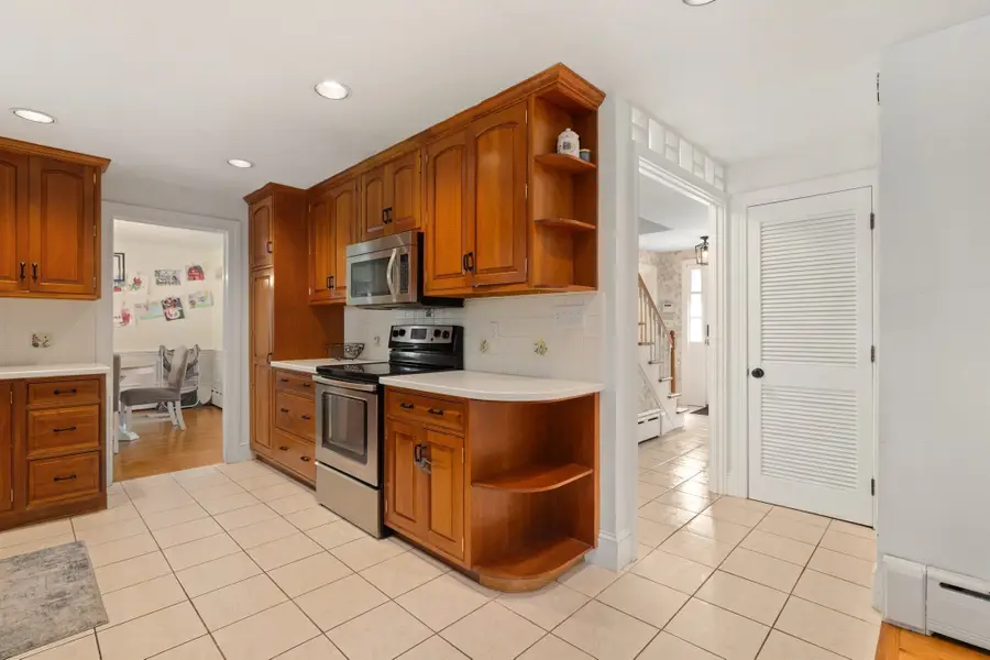 53 Eleanor St, Dartmouth, MA 02747 - #3