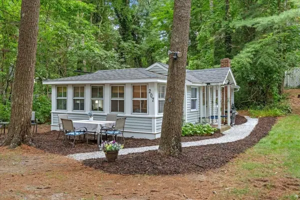 207 Bartlett Rd, Plymouth, MA 02360