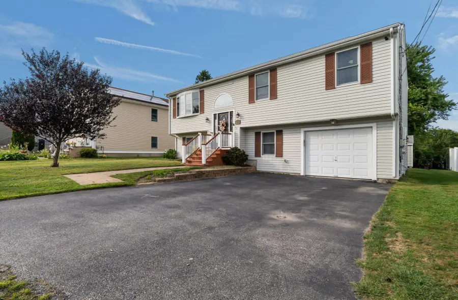 52 Family Dr, Fall River, MA 02721 - #3