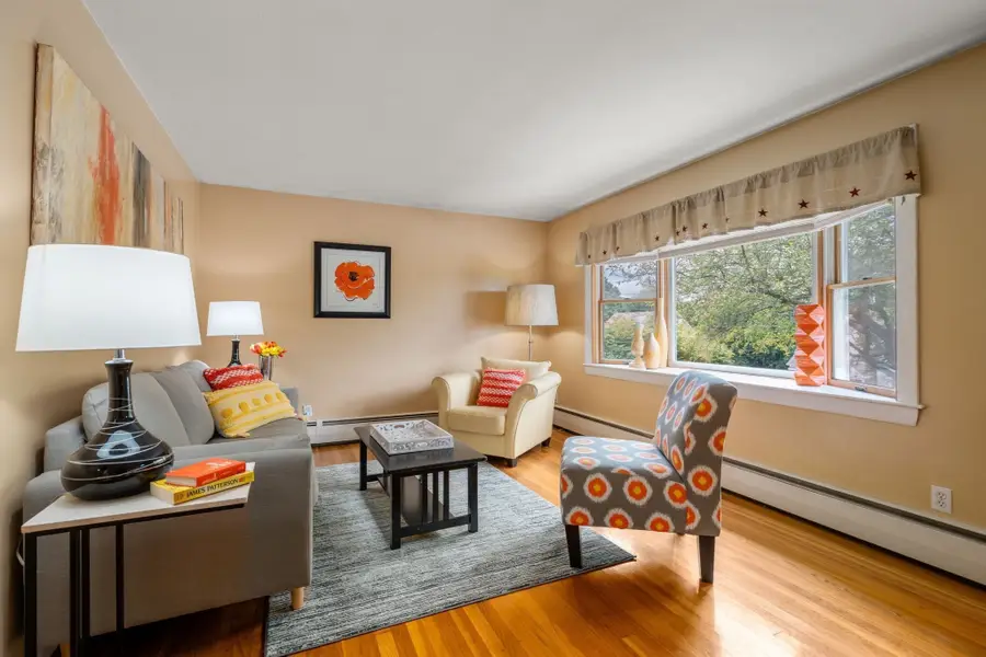 49 Elmwood St, Auburn, MA 01501 - #3