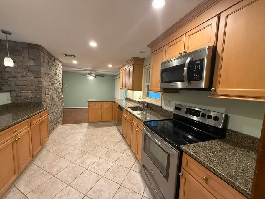 24 Wedgemere Rd, Beverly, MA 01915 - #3