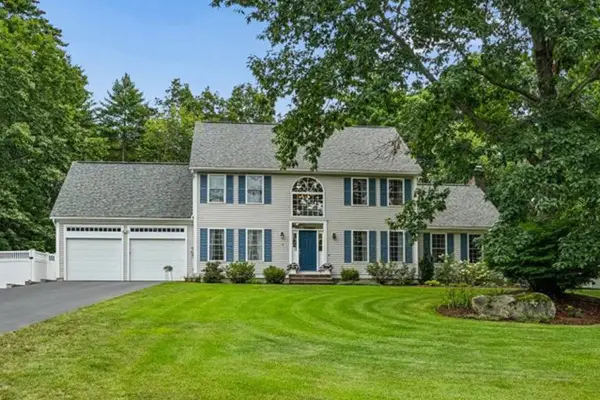 6 Sterling Dr, Londonderry, NH 03053
