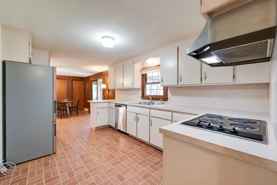 29 Indian Spring Rd, East Longmeadow, MA 01028 - #3